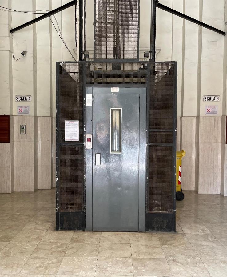 Ferienwohnung La Finestra Sul Corso Neapel Exterior foto